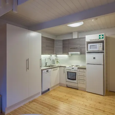 Yllaestieva * Äkäslompolo